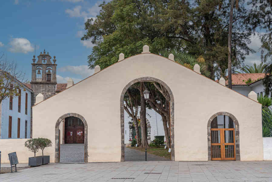 Tenerife 109 - San Cristóbal de La Laguna - ex convento de San Miguel de Las Victorias e santuario del Cristo de La Laguna.jpg